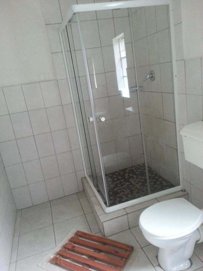 Boer en Brit Self Catering Accommodation Guesthouse Ladysmith Buitenkant foto